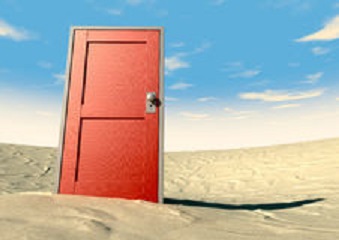 Une porte dans un désert