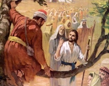 Jésus suivis de la foule fait signe à Zachée de descendre de son arbre pour aller chez lui.