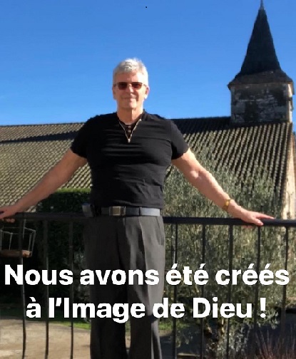 Michel GENTON et en fond une église