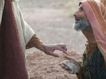 La main de Jésus qui touche la main d'un pauvre homme