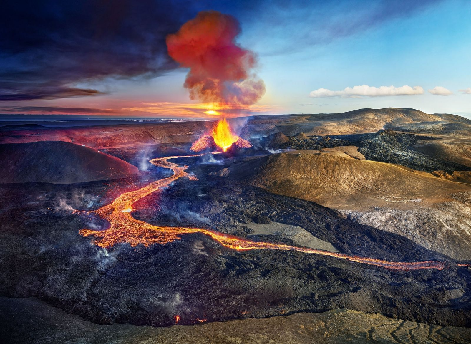 un volcan en pleine éruption