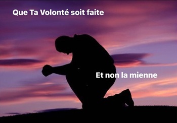 un homme prie